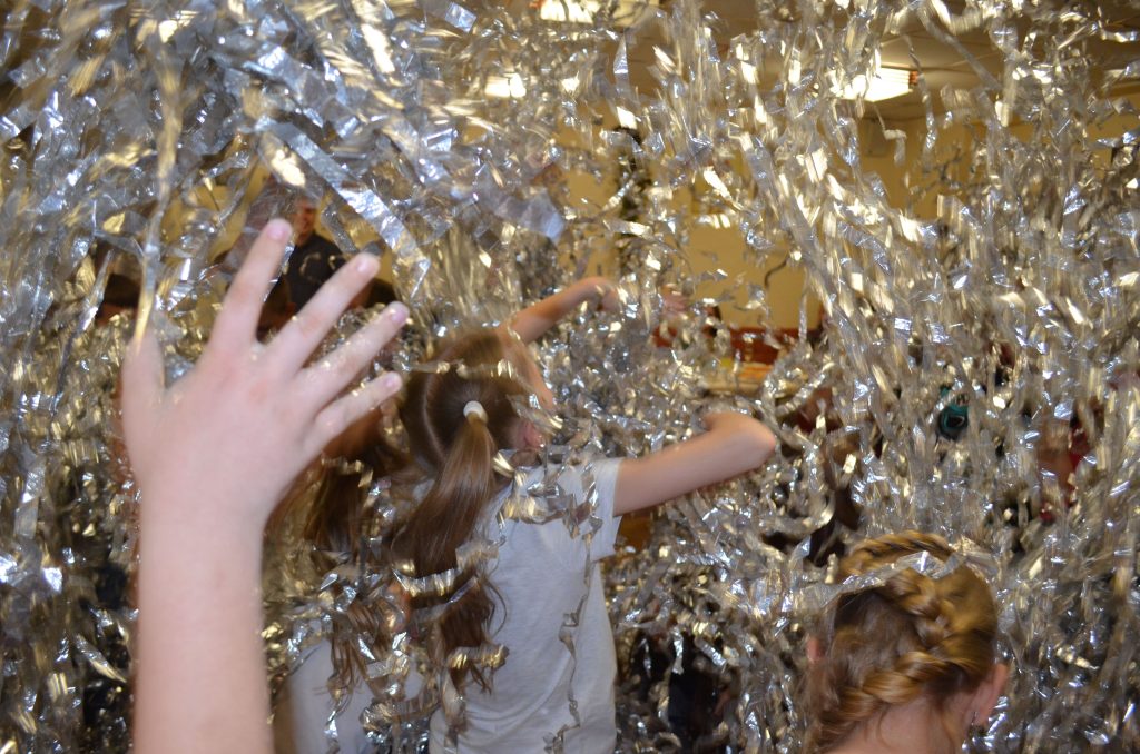 Сияющий салют из фольги серебро шоу аниматоры Гомель